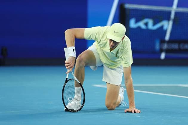 Jannik Sinner falls to the ground during the Semi-final match against Shelton in the Rod Laver Arena Australian Open, Day Thirteen, Tennis, Melbourne Park, Melbourne, Australia - 24 Jan 2025  Copyright: xEllaxLing Shutterstockx 15108785cp