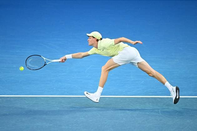 TENNIS AUSTRALIAN OPEN, Italian tennis player Jannik Sinner in action during the Men s Singles Semifinals match on day 13 of the 2025 Australian Open at Rod Laver Arena in Melbourne, Friday, January 24th, 2025. ( NO ARCHIVING, EDITORIAL USE ONLY, NO USE IN BOOKS WITHOUT CONSENT MELBOURNE VICTORIA AUSTRALIA  Copyright: xJAMESxROSSx 20250124124348517990