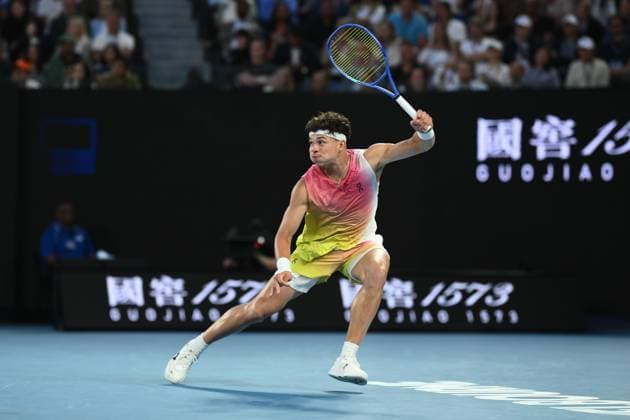 TENNIS AUSTRALIAN OPEN, American tennis player Ben Shelton returns a serve during the Men s Singles Semifinals match on day 13 of the 2025 Australian Open at Rod Laver Arena in Melbourne, Friday, January 24th, 2025. ( NO ARCHIVING, EDITORIAL USE ONLY, NO USE IN BOOKS WITHOUT CONSENT MELBOURNE VICTORIA AUSTRALIA  Copyright: xJOELxCARRETTx 20250124156641944965