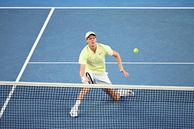 TENNIS AUSTRALIAN OPEN, Italian tennis player Jannik Sinner in action during the Men s Singles Semifinals match against Ben Shelton on day 13 of the 2025 Australian Open at Rod Laver Arena in Melbourne, Friday, January 24th, 2025. ( NO ARCHIVING, EDITORIAL USE ONLY, NO USE IN BOOKS WITHOUT CONSENT MELBOURNE VICTORIA AUSTRALIA  Copyright: xJAMESxROSSx 20250124165483659943