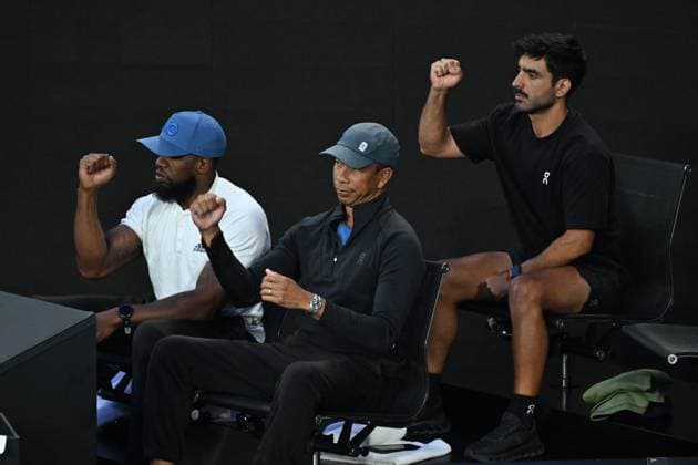 TENNIS AUSTRALIAN OPEN, American tennis player Ben Shelton?s team watch from the sidelines during the Men s Singles Semifinals match on day 13 of the 2025 Australian Open at Rod Laver Arena in Melbourne, Friday, January 24th, 2025. ( NO ARCHIVING, EDITORIAL USE ONLY, NO USE IN BOOKS WITHOUT CONSENT MELBOURNE VICTORIA AUSTRALIA  Copyright: xJAMESxROSSx 20250124132777561262