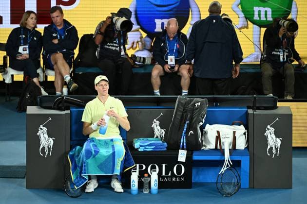 TENNIS AUSTRALIAN OPEN, Italy s Jannik Sinner sits on a bench during a break in play at the Men s Singles Semifinals match on day 13 of the 2025 Australian Open at Rod Laver Arena in Melbourne, Friday, January 24th, 2025. ( NO ARCHIVING, EDITORIAL USE ONLY, NO USE IN BOOKS WITHOUT CONSENT MELBOURNE VICTORIA AUSTRALIA  Copyright: xJAMESxROSSx 20250124171337118351
