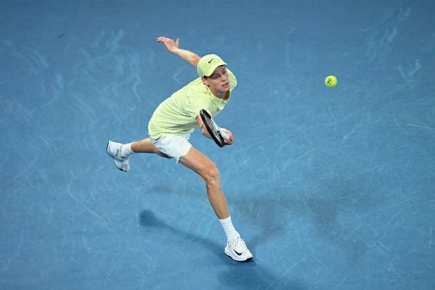 TENNIS AUSTRALIAN OPEN, Italian tennis player Jannik Sinner returns a serve during the Men s Singles Semifinals match on day 13 of the 2025 Australian Open at Rod Laver Arena in Melbourne, Friday, January 24th, 2025. ( NO ARCHIVING, EDITORIAL USE ONLY, NO USE IN BOOKS WITHOUT CONSENT MELBOURNE VICTORIA AUSTRALIA  Copyright: xJAMESxROSSx 20250124190997887990