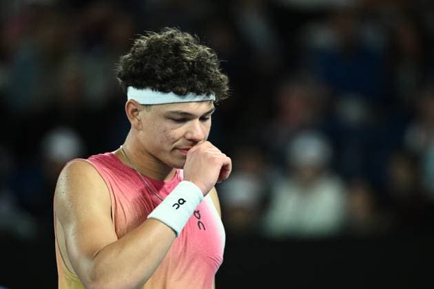 TENNIS AUSTRALIAN OPEN, American Tennis Player Ben Shelton reacts during the Men s Singles Semifinals match on day 13 of the 2025 Australian Open at Rod Laver Arena in Melbourne, Friday, January 24th, 2025. ( NO ARCHIVING, EDITORIAL USE ONLY, NO USE IN BOOKS WITHOUT CONSENT MELBOURNE VICTORIA AUSTRALIA  Copyright: xJOELxCARRETTx 20250124113803372528
