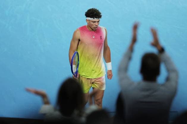 Fans react to Ben Shelton during the Semi-final match against Sinner in the Rod Laver Arena Australian Open, Day Thirteen, Tennis, Melbourne Park, Melbourne, Australia - 24 Jan 2025  Copyright: xRachelxBach Shutterstockx 15108800eb