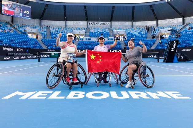 (250124) -- MELBOURNE, Jan. 24, 2025 -- Wang Ziying (R) Li Xiaohui (L) and Zhu Zhenzhen pose with the trophies and the Chinese national flag after the women s wheelchair doubles final between Wang Ziying Li Xiaohui of China and Zhu Zhenzhen (China) Tanaka Manami (Japan) at Australian Open tennis tournament in Melbourne, Australia, Jan. 24, 2025. (Photo by Xinhua) (SP)AUSTRALIA-MELBOURNE-TENNIS-AUSTRALIAN OPEN-WOMEN S WHEELCHAIR DOUBLES-FINAL ChuxChen 