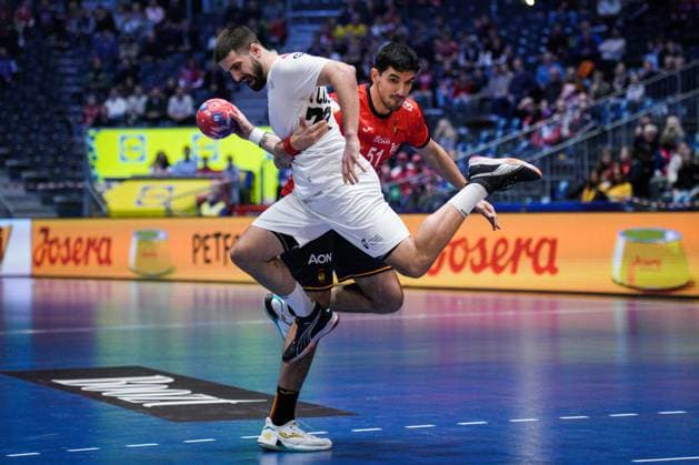 Handball World Cup main round Spain Portugal Fornebu 20250124 Portugal s Martim Costa and Spain s Miguel Sanchez Migallon Naranjo during the World Championship handball match between Spain and Portugal in Unity Arena Photo Stian Lysberg Solum NTB Fornebu Norway EDITORIAL USE ONLY RESTRICTED USE FOR BETTING COMPANIES  Copyright: xStianxLysbergxSolumx xNTBx