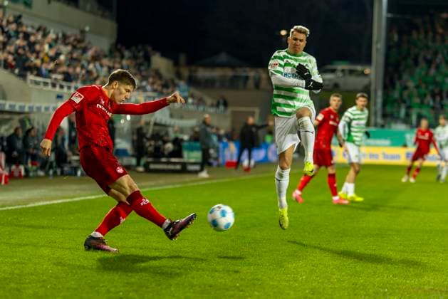 Fürth, Germany 24 January 2025 2 Liga 2024 2025 SpVgg Greuther Fürth vs 1 FC Kaiserlautern In the picture from left in a duel Leon Robinson FCK and Branimir Hrgota Fuerth DFL regulations prohibit any use of photographs as image sequences and or quasi video Sportpark Ronhof Bayern Copyright: xFotostandx xSchäferx