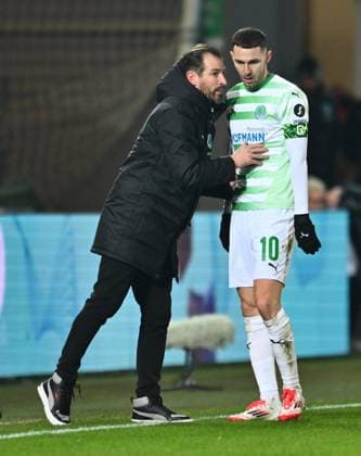 24 01 2025 Soccer Season 2024 2025 2 Soccer Bundesliga 19 Matchday SpVgg Greuther Fürth Kleeblatt 1 FC Kaiserslautern Lautern FCK Rote Teufel Sportfoto Zink xwoxzix DFL regulations prohibit any use of photographs as image sequences and or quasi video only for editorial use Jan Siewert Trainer SpVgg Greuther Fürth Branimir Hrgota 10, SpVgg Greuther Fürth