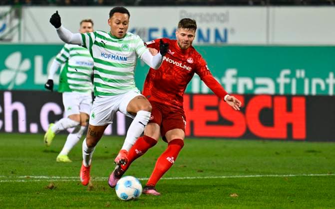 24 01 2025 Soccer Season 2024 2025 2 Soccer Bundesliga 19 Matchday SpVgg Greuther Fürth Kleeblatt 1 FC Kaiserslautern Lautern FCK Rote Teufel Sportfoto Zink xwoxzix DFL regulations prohibit any use of photographs as image sequences and or quasi video only for editorial use Roberto Massimo 11, SpVgg Greuther Fürth Jan Elvedi 33, 1 FC Kaiserslautern FCK