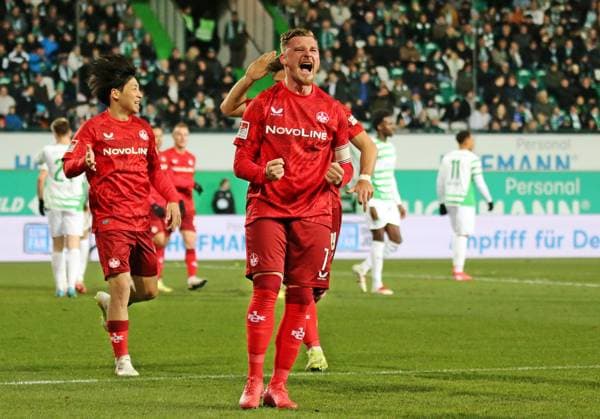 24 01 2025, xmohx, Soccer 2 Bundesliga, Spvgg Greuther Fuerth 1 FC Kaiserslautern emspor, v l Marlon Ritter Kaiserslautern cheers the 1 1 DFL DFB REGULATIONS PROHIBIT ANY USE OF PHOTOGRAPHS as IMAGE SEQUENCES and or QUASI VIDEO Fuerth