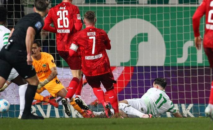 Ritter Tor 1-1 Kaiserslautern , 2.Bundesliga , SpVgg Greuther Fürth-1. FC Kaiserslautern , Fußball , in den Sportpark Ronhof Thomas Sommer Stadion , Fürth , Bayern , Deutschland . Januar 24, 2025 . Photo by: Davide Elias Ipa Photo Pressefoto DENL Copyright: xDavidexEliasx