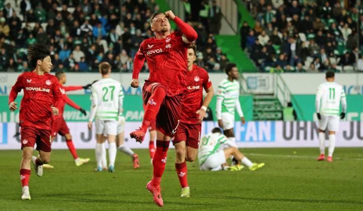 24 01 2025, xmohx, Soccer 2 Bundesliga, Spvgg Greuther Fuerth 1 FC Kaiserslautern emspor, v l Marlon Ritter Kaiserslautern cheers the 1 1 DFL DFB REGULATIONS PROHIBIT ANY USE OF PHOTOGRAPHS as IMAGE SEQUENCES and or QUASI VIDEO Fuerth