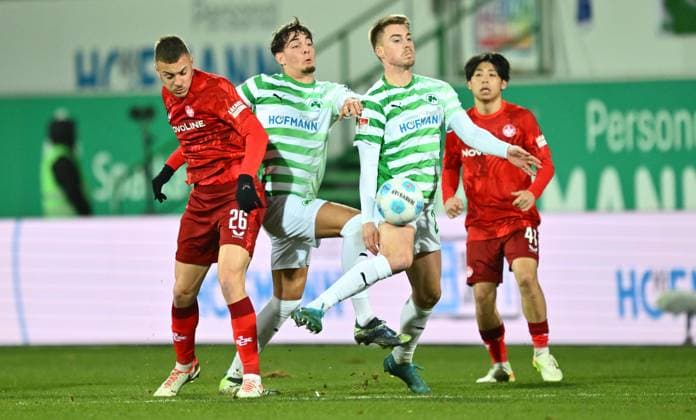 24 01 2025 Soccer Season 2024 2025 2 Soccer Bundesliga 19 Matchday SpVgg Greuther Fürth Kleeblatt 1 FC Kaiserslautern Lautern FCK Rote Teufel Sportfoto Zink xwoxzix DFL regulations prohibit any use of photographs as image sequences and or quasi video only for editorial use Filip Kaloc 26, 1 FC Kaiserslautern FCK Reno Münz Muenz 5, SpVgg Greuther Fürth Gian Luca Gian Luca Itter 27, SpVgg Greuther Fürth