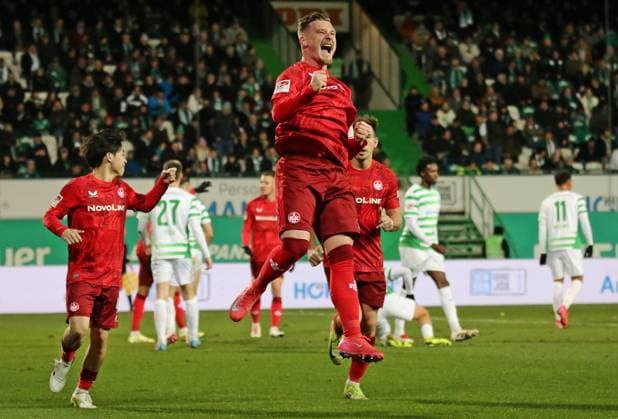 24 01 2025, xmohx, Soccer 2 Bundesliga, Spvgg Greuther Fuerth 1 FC Kaiserslautern emspor, v l Marlon Ritter Kaiserslautern cheers the 1 1 DFL DFB REGULATIONS PROHIBIT ANY USE OF PHOTOGRAPHS as IMAGE SEQUENCES and or QUASI VIDEO Fuerth