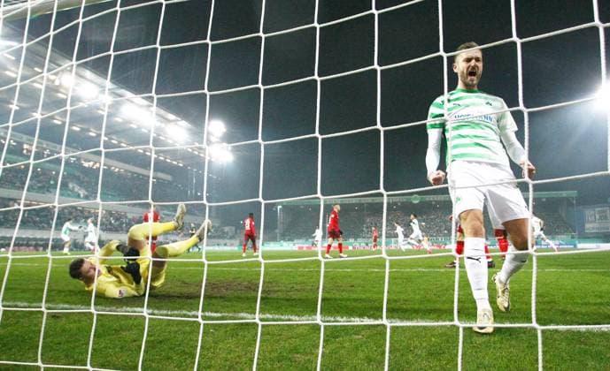 Tor 1-0 Philipp Müller , 2.Bundesliga , SpVgg Greuther Fürth-1. FC Kaiserslautern , Fußball , in den Sportpark Ronhof Thomas Sommer Stadion , Fürth , Bayern , Deutschland . Januar 24, 2025 . Photo by: Davide Elias Ipa Photo Pressefoto DENL Copyright: xDavidexEliasx