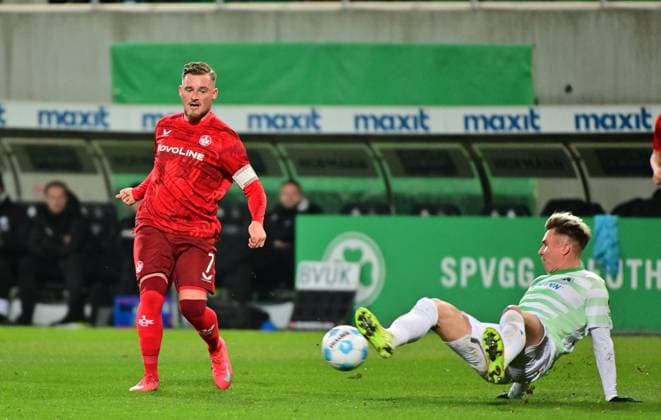 24 01 2025 Soccer season 2024 2025 2 Soccer Bundesliga 19 Matchday SpVgg Greuther Fürth Kleeblatt 1 FC Kaiserslautern Lautern FCK Rote Teufel Sportfoto Zink MeZi xmexzix DFL regulations prohibit any use of photographs as image sequences and or quasi video only for editorial use Marlon Ritter 7, 1 FC Kaiserslautern FCK scores goal Goal shot for 1 1 against Felix Klaus 30, SpVgg Greuther Fürth