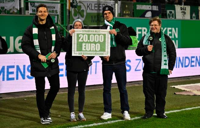 24 01 2025 Soccer Season 2024 2025 2 Soccer Bundesliga 19 Matchday SpVgg Greuther Fürth Kleeblatt 1 FC Kaiserslautern Lautern FCK Rote Teufel Sportfoto Zink xwoxzix DFL regulations prohibit any use of photographs as image sequences and or quasi video only for editorial use Donation over 20000 Euro by Stradevia helps Greutherfürthfans Fans Kleeblattfans