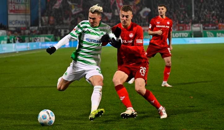 24 01 2025 Soccer Season 2024 2025 2 Soccer Bundesliga 19 Matchday SpVgg Greuther Fürth Kleeblatt 1 FC Kaiserslautern Lautern FCK Rote Teufel Sportfoto Zink xwoxzix DFL regulations prohibit any use of photographs as image sequences and or quasi video only for editorial use Felix Klaus 30, SpVgg Greuther Fürth Filip Kaloc 26, 1 FC Kaiserslautern FCK