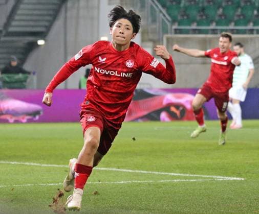 24 01 2025, xmohx, Soccer 2 Bundesliga, Spvgg Greuther Fuerth 1 FC Kaiserslautern emspor, v l Daisuke Yokota Kaiserslautern celebrates the 2 1 for Kaiserslautern DFL DFB REGULATIONS PROHIBIT ANY USE OF PHOTOGRAPHS as IMAGE SEQUENCES and or QUASI VIDEO Fuerth