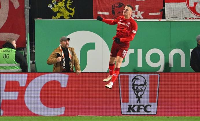 24 01 2025 Soccer Season 2024 2025 2 Soccer Bundesliga 19 Matchday SpVgg Greuther Fürth Kleeblatt 1 FC Kaiserslautern Lautern FCK Rote Teufel Sportfoto Zink xwoxzix DFL regulations prohibit any use of photographs as image sequences and or quasi video only for editorial use Torjubel Jubel Freude nach Treffer Tor Torschuß zum 2 3 durch Filip Kaloc 26, 1 FC Kaiserslautern FCK
