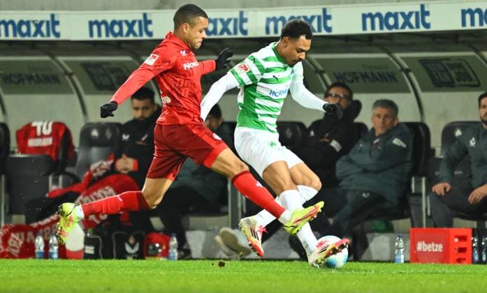 24 01 2025 Soccer Season 2024 2025 2 Soccer Bundesliga 19 Matchday SpVgg Greuther Fürth Kleeblatt 1 FC Kaiserslautern Lautern FCK Rote Teufel Sportfoto Zink xwoxzix DFL regulations prohibit any use of photographs as image sequences and or quasi video only for editorial use Jan Gyamerah 32, 1 FC Kaiserslautern FCK Sacha Banse Bansé 6, SpVgg Greuther Fürth
