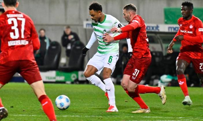24 01 2025 Soccer Season 2024 2025 2 Soccer Bundesliga 19 Matchday SpVgg Greuther Fürth Kleeblatt 1 FC Kaiserslautern Lautern FCK Rote Teufel Sportfoto Zink xwoxzix DFL regulations prohibit any use of photographs as image sequences and or quasi video only for editorial use Sacha Banse Bansé 6, SpVgg Greuther Fürth Luca Sirch 31, 1 FC Kaiserslautern FCK