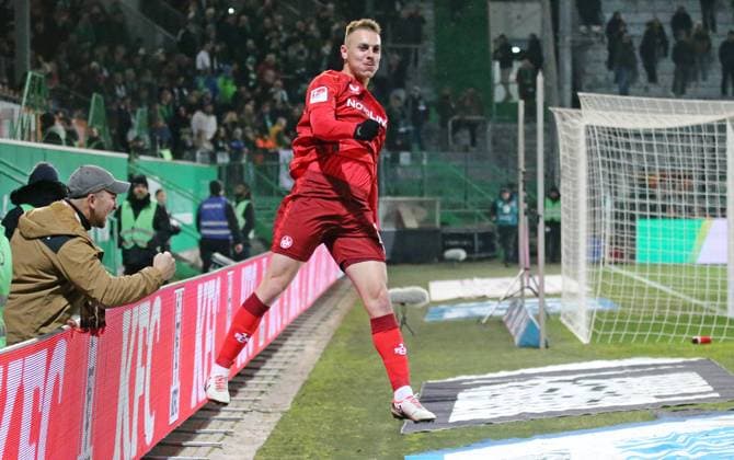 24 01 2025, xmohx, Soccer 2 Bundesliga, Spvgg Greuther Fuerth 1 FC Kaiserslautern emspor, v l Filip Kaloc Kaiserslautern celebrates the 3 2 DFL DFB REGULATIONS PROHIBIT ANY USE OF PHOTOGRAPHS as IMAGE SEQUENCES and or QUASI VIDEO Fuerth