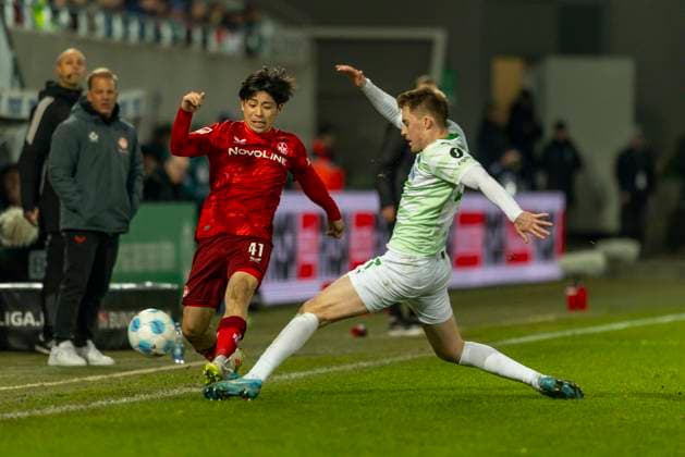 Fürth, Germany 24 January 2025 2 Liga 2024 2025 SpVgg Greuther Fürth vs 1 FC Kaiserlautern ^ In the picture from left in duel Daisuke Yokota FCK and Luca Itter Fuerth DFL regulations prohibit any use of photographs as image sequences and or quasi video Sportpark Ronhof Bayern Copyright: xFotostandx xSchäferx