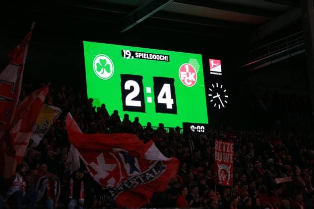 24 01 2025, xrekx, Fußball 2 Bundesliga, Spvgg Greuther Fuerth 1 FC Kaiserslautern emspor, v l Scoreboard, Videowall, Scoreboard, Info, Werbung Endstand 2 4 DFL DFB REGULATIONS PROHIBIT ANY USE OF PHOTOGRAPHS as IMAGE SEQUENCES and or QUASI VIDEO Fuerth