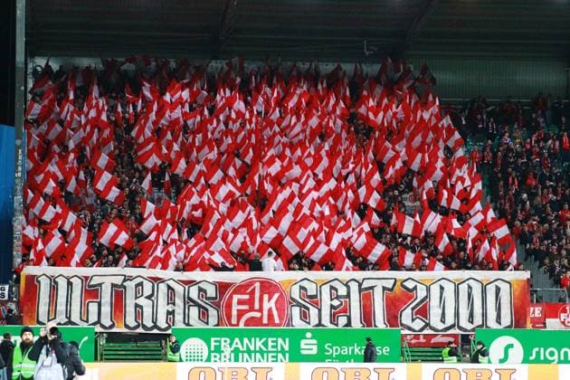 24 01 2025, xrekx, Fußball 2 Bundesliga, Spvgg Greuther Fuerth 1 FC Kaiserslautern emspor, v l Fans ,Stimmung, Schals, Ultras, Zuschauer, Besucher, Choreo, Choreografie, atmosphere, scarves, spectators, visitors Kaiserslautern DFL DFB REGULATIONS PROHIBIT ANY USE OF PHOTOGRAPHS as IMAGE SEQUENCES and or QUASI VIDEO Fuerth
