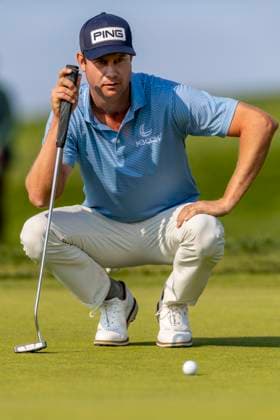 LA JOLLA, CA - JANUARY 24: Harris English lines up a putt on the fourth green during the third round of the Farmers Insurance Open tournament, Friday, January 24, 2025, at Torrey Pines Golf Course in La Jolla, California. (Photo by Tony Ding Icon Sportswire) GOLF: JAN 24 PGA, Golf Herren Farmers Insurance Open EDITORIAL USE ONLY Icon20250124006
