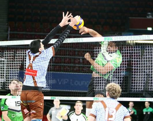 from left Djorde ILIC Herrsching , Alberto PEDROSO GARRIGA Bitterfeld , He Volleyballl, Bundesliga, 2024 25, 24 01 25, WWK Volleys Herrsching vs VC Bitterfeld Wolfen, BMW Park, Munich, Copyright: WolfgangxFehrmann