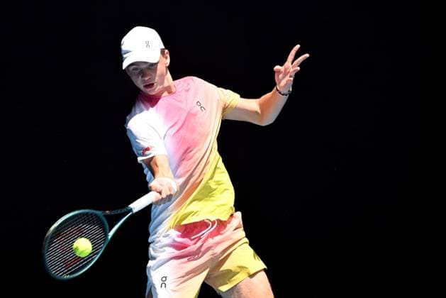 TENNIS AUSTRALIAN OPEN, Henry Bernet of Switzerland returns during his Junior Boys Singles final against Benjamin Willwerth of the USA during the 2025 Australian Open at Melbourne Park in Melbourne, Saturday, January 25, 2025. ( NO ARCHIVING, EDITORIAL USE ONLY, NO USE IN BOOKS WITHOUT CONSENT MELBOURNE VICTORIA AUSTRALIA  Copyright: xJAMESxROSSx 20250125117038521187