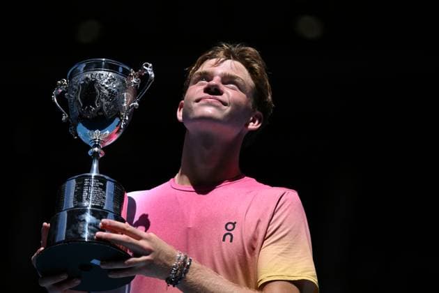 TENNIS AUSTRALIAN OPEN, Henry Bernet of Switzerland holds the winners trophy following his Junior Boys Singles final win over Benjamin Willwerth of the USA during the 2025 Australian Open at Melbourne Park in Melbourne, Saturday, January 25, 2025. ( NO ARCHIVING, EDITORIAL USE ONLY, NO USE IN BOOKS WITHOUT CONSENT MELBOURNE VICTORIA AUSTRALIA  Copyright: xJAMESxROSSx 20250125162490914582