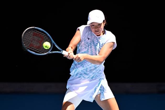 TENNIS AUSTRALIAN OPEN, Wakana Sonobe of Japan returns during her Junior Girls Singles final against Kristina Penickova of the USA during the 2025 Australian Open at Melbourne Park in Melbourne, Saturday, January 25, 2025. ( NO ARCHIVING, EDITORIAL USE ONLY, NO USE IN BOOKS WITHOUT CONSENT MELBOURNE VICTORIA AUSTRALIA  Copyright: xJAMESxROSSx 20250125147853644700
