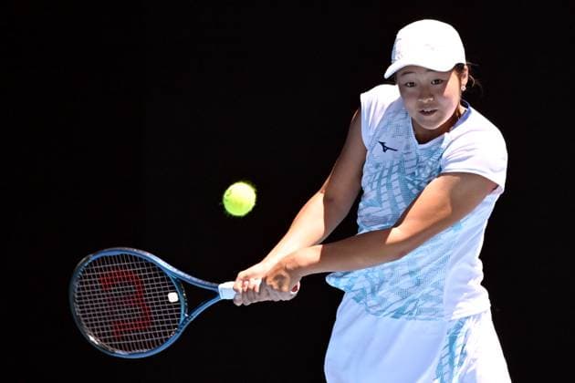 TENNIS AUSTRALIAN OPEN, Wakana Sonobe of Japan returns during her Junior Girls Singles final against Kristina Penickova of the USA during the 2025 Australian Open at Melbourne Park in Melbourne, Saturday, January 25, 2025. ( NO ARCHIVING, EDITORIAL USE ONLY, NO USE IN BOOKS WITHOUT CONSENT MELBOURNE VICTORIA AUSTRALIA  Copyright: xJAMESxROSSx 20250125194831553147