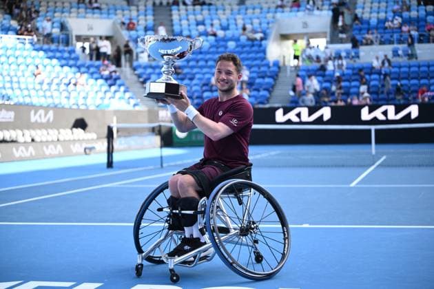 TENNIS AUSTRALIAN OPEN, Alfie Hewett of the United Kingdom holds up the winners trophy following his Men?s Wheelchair Singles final win over Tokito Oda of Japan during the 2025 Australian Open at Melbourne Park in Melbourne, Saturday, January 25, 2025. ( NO ARCHIVING, EDITORIAL USE ONLY, NO USE IN BOOKS WITHOUT CONSENT MELBOURNE VICTORIA AUSTRALIA  Copyright: xJOELxCARRETTx 20250125195990620599