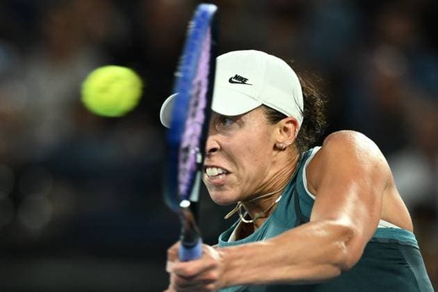TENNIS AUSTRALIAN OPEN, Madison Keys of the USA returns during her Women?s final against Aryna Sabalenka of Belarus during the 2025 Australian Open at Melbourne Park in Melbourne, Saturday, January 25, 2025. ( NO ARCHIVING, EDITORIAL USE ONLY, NO USE IN BOOKS WITHOUT CONSENT MELBOURNE VICTORIA AUSTRALIA  Copyright: xJOELxCARRETTx 20250125111061130432