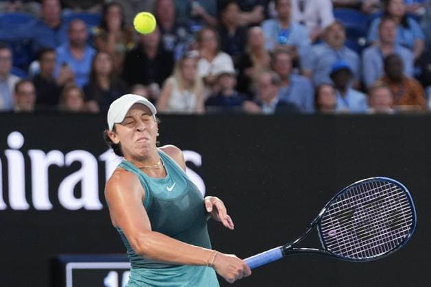 January 25, 2025: 19th seed MADISON KEYS of the USA in action against 1st seed ARYNA SABALENKA of Belarus on Rod Laver Arena in a Women s Singles Final match on day 14 of the 2025 Australian Open in Melbourne, Australia. Cal Media Melbourne Australia - ZUMAc04_ 20250125_faf_c04_001 Copyright: xSydneyxLowx