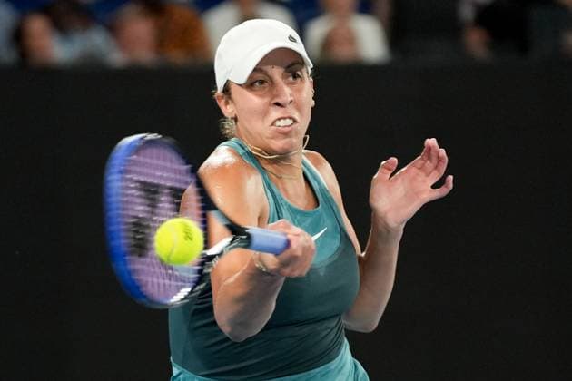 January 25, 2025: 19th seed MADISON KEYS of the USA in action against 1st seed ARYNA SABALENKA of Belarus on Rod Laver Arena in a Women s Singles Final match on day 14 of the 2025 Australian Open in Melbourne, Australia. Cal Media Melbourne Australia - ZUMAc04_ 20250125_faf_c04_009 Copyright: xSydneyxLowx