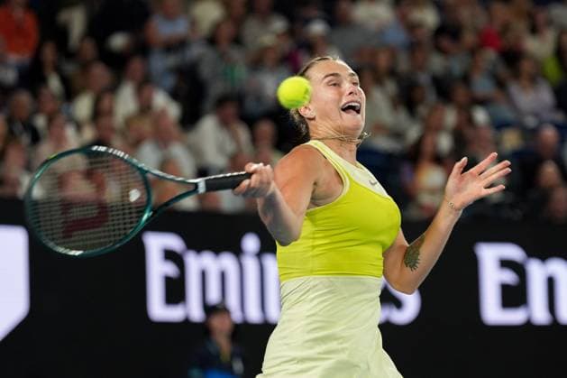 January 25, 2025: 1st seed ARYNA SABALENKA of Belarus in action against 19th seed MADISON KEYS of the USA on Rod Laver Arena in a Women s Singles Final match on day 14 of the 2025 Australian Open in Melbourne, Australia. Cal Media Melbourne Australia - ZUMAc04_ 20250125_faf_c04_014 Copyright: xSydneyxLowx