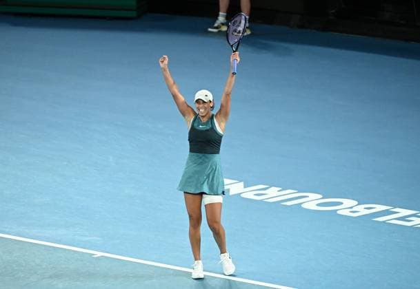 TENNIS AUSTRALIAN OPEN, Madison Keys of the USA celebrates winning the Women?s final against Aryna Sabalenka of Belarus during the 2025 Australian Open at Melbourne Park in Melbourne, Saturday, January 25, 2025. ( NO ARCHIVING, EDITORIAL USE ONLY, NO USE IN BOOKS WITHOUT CONSENT MELBOURNE VICTORIA AUSTRALIA  Copyright: xJAMESxROSSx 20250125132079011084