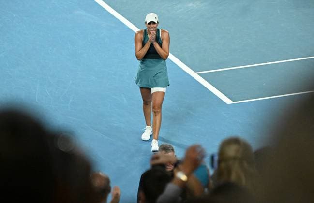 TENNIS AUSTRALIAN OPEN, Madison Keys of the USA celebrates winning the Women?s final against Aryna Sabalenka of Belarus during the 2025 Australian Open at Melbourne Park in Melbourne, Saturday, January 25, 2025. ( NO ARCHIVING, EDITORIAL USE ONLY, NO USE IN BOOKS WITHOUT CONSENT MELBOURNE VICTORIA AUSTRALIA  Copyright: xJAMESxROSSx 20250125132339683459