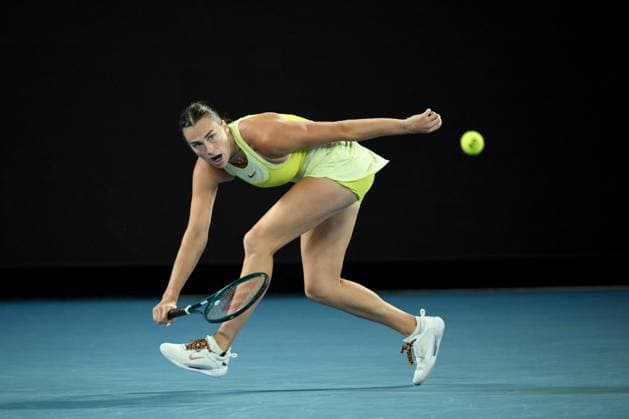 TENNIS AUSTRALIAN OPEN, Aryna Sabalenka of Belarus struggles during her Women?s final against Madison Keys of the USA during the 2025 Australian Open at Melbourne Park in Melbourne, Saturday, January 25, 2025. ( NO ARCHIVING, EDITORIAL USE ONLY, NO USE IN BOOKS WITHOUT CONSENT MELBOURNE VICTORIA AUSTRALIA  Copyright: xJOELxCARRETTx 20250125143141423445