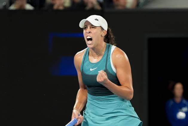 January 25, 2025: 19th seed MADISON KEYS of the USA in action against 1st seed ARYNA SABALENKA of Belarus on Rod Laver Arena in a Women s Singles Final match on day 14 of the 2025 Australian Open in Melbourne, Australia. Cal Media Melbourne Australia - ZUMAc04_ 20250125_faf_c04_017 Copyright: xSydneyxLowx