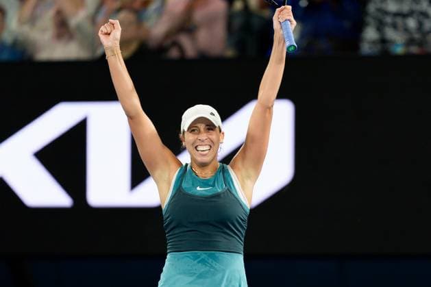 January 25, 2025: 19th seed MADISON KEYS of the USA celebrates after defeating 1st seed ARYNA SABALENKA of Belarus on Rod Laver Arena in a Women s Singles Final match on day 14 of the 2025 Australian Open in Melbourne, Australia. Cal Media Melbourne Australia - ZUMAc04_ 20250125_faf_c04_018 Copyright: xSydneyxLowx