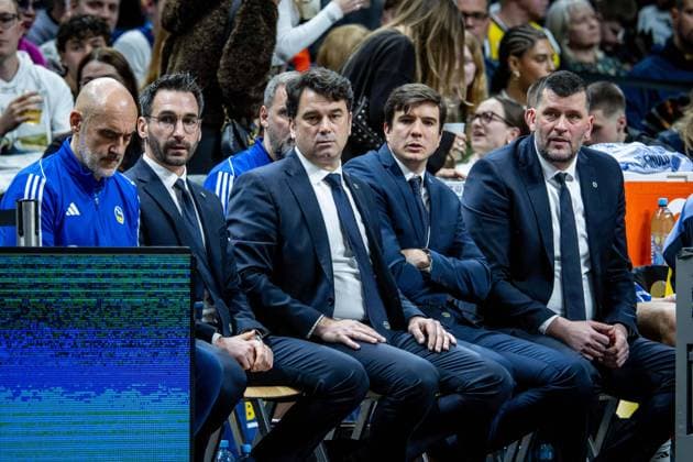 Basketball Berlin 24 01 2025 Season 2024 2025 Euroleague Alba Berlin FC Bayern Basketball Pepe Silva Moreno Alba Berlin, Head of Performance Thomas Päch Alba Berlin, Assistant Coach Israel Gonzalez Alba Berlin, Coach Pedro Calles Alba Berlin, Assistant Coach Sebastian Trzcionka Alba Berlin, Assistant Coach vlnr