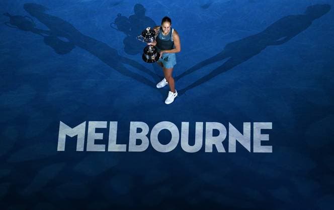 TENNIS AUSTRALIAN OPEN, Madison Keys of the USA poses with the the Daphne Akhurst Memorial Cup after winning the Women?s final against Aryna Sabalenka of Belarus during the 2025 Australian Open at Melbourne Park in Melbourne, Saturday, January 25, 2025. ( NO ARCHIVING, EDITORIAL USE ONLY, NO USE IN BOOKS WITHOUT CONSENT MELBOURNE VICTORIA AUSTRALIA  Copyright: xJAMESxROSSx 20250125190773433656