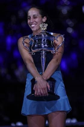 Madison Keys celebrates winning the Women s Singles final match against Sabalenka in the Rod Laver Arena Australian Open, Day Fourteen, Tennis, Melbourne Park, Melbourne, Australia - 25 Jan 2025  Copyright: xEllaxLing Shutterstockx 15108786ak